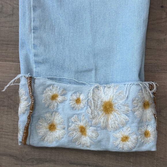 Driftwood Colette Stretch Denim Embroidered Daisy Cuff Crop Jeans Size 16 L27 - Picture 11 of 12